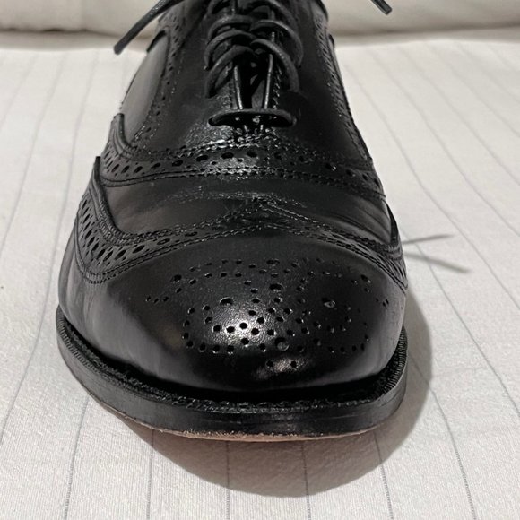 MAKE AN OFFER — Allen Edmonds McAllister Wingtip Oxford Dress Shoe, Size 8.5 EEE main image 9